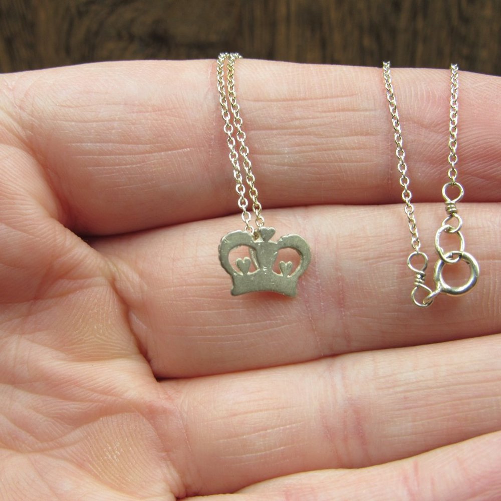 16" Sterling Silver Tiny Crown Rustic Pendant Nec… - image 2